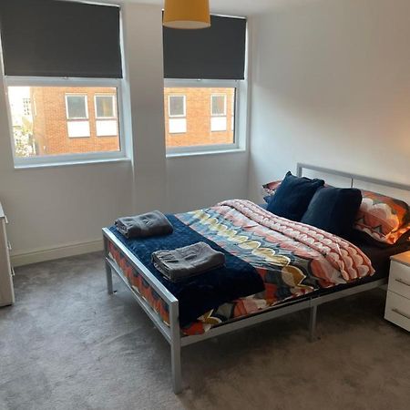 #0202 One Bedroom Serviced Apartment-Free Parking Дарби Екстериор снимка