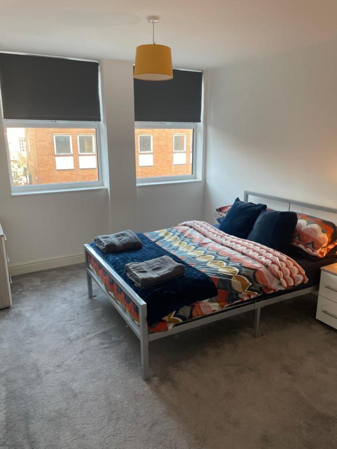 #0202 One Bedroom Serviced Apartment-Free Parking Дарби Екстериор снимка