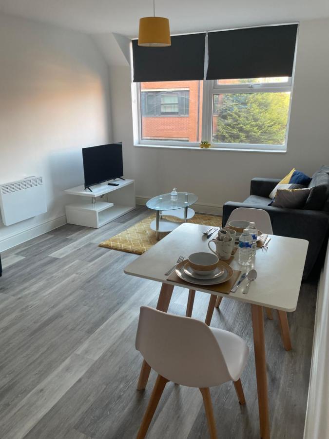 #0202 One Bedroom Serviced Apartment-Free Parking Дарби Екстериор снимка